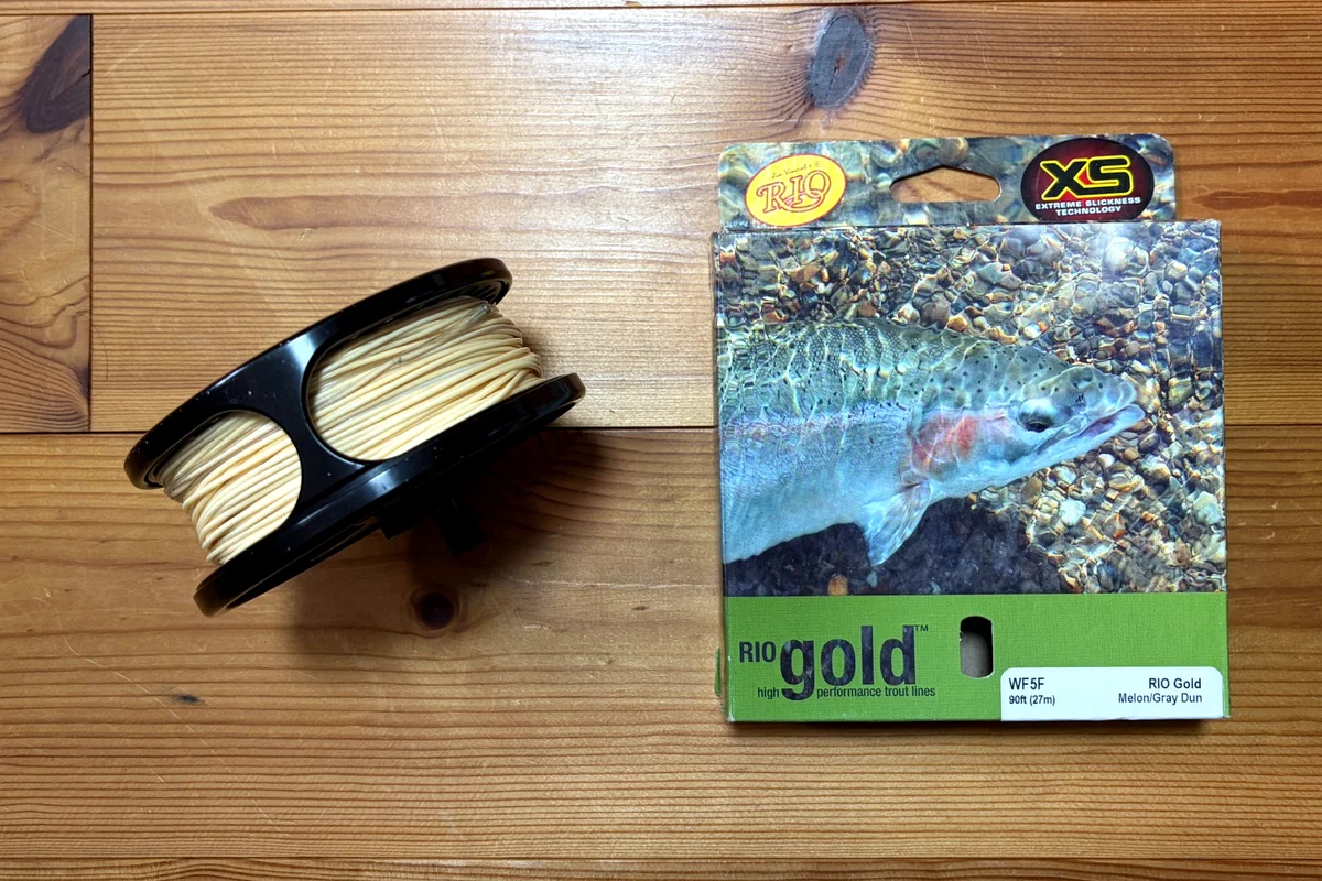 リールに巻いたRIO Gold WF5Fフライラインとパッケージの実物写真